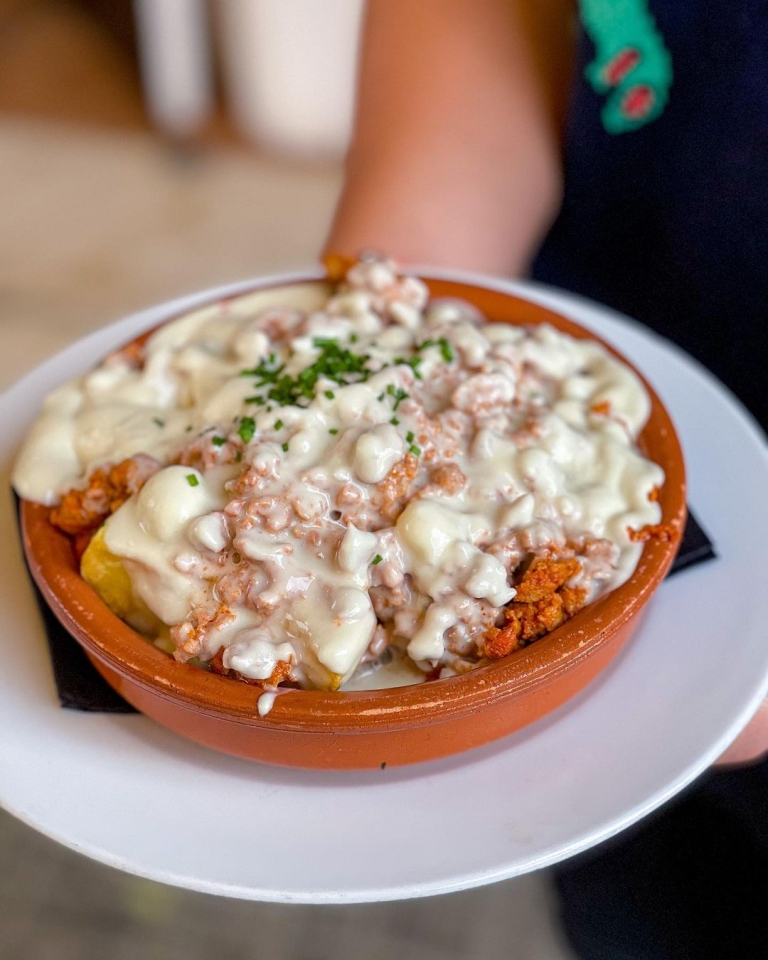 Nuestros platos son contundentes y abundantes, como marca la tradición asturiana