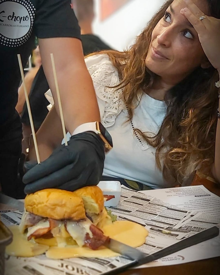 Así se quedan nuestro clientes cuando ven llegar nuestras a la mesa Nos encantó tu reacción @martaeso #kchopoelprat #kchopo #elprat #elpratdellobregat #burgerlover #hamburguesas #foodporn #foodgasm #cheese #cheeselover #queso #baconcheeseburger #cheeseburger #burgerporn #hamburguesa #blackangus #dryaged #dryagedbeef #carnemadurada #cheddar #cheddarcheese #cheeseburger