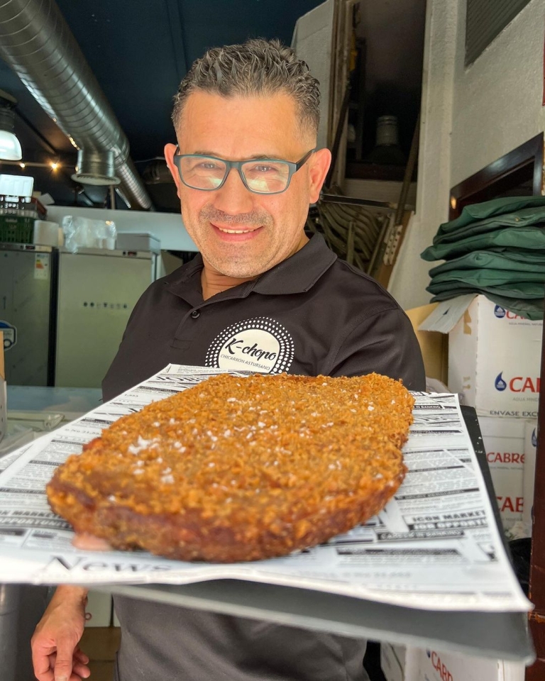 Y con esta cara de pillín os deseo que tengáis una gran semana Nosotros hoy descansamos, pero mañana estamos de vuelta para hacer a vuestras barriguitas felices #kchopoelprat #cachopo #cachopoasturiano #comidasturiana #restauranteasturiano #chorizo #chorizoespañol #chorizoasturiano #quesoahumado #cabrales #restaurantebarcelona #restaurantebcn #comidatradicional #comidatipica #elpratdellobregat #panko #foodporn #foodies #foodlovers #cheeselover #cheesyfood #foodblogger