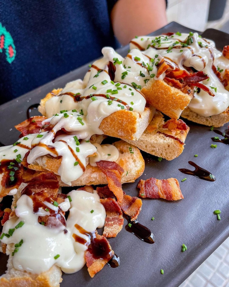 ¿Sabéis cuáles son mis TOSTAS favoritas? Sin duda, las por esa intensidad de sabor tan único #kchopoelprat #comidaasturiana #restauranteasturiano #elprat #elpratdellobregat #homemadefood #comidacasera #comidatradicional #asturias #cabrales #quesocabrales #pancetta #panceta #pancetaahumada #sidra #tostas #domingo #yummyfood #delicious_food #tastyfood