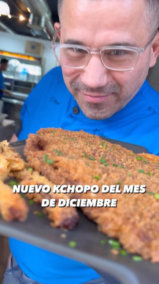 ¡ ! Un cachopo donde aprovechamos los productos de nuestra ciudad Jamón serrano Carxofes del Prat de @lamasiadelprat Acompañado de calçots rebozados con salsa romesco Recordad que este será el kchopo que tendréis que probar durante el mes si queréis entrar en el sorteo del viaje a Estados Unidos #kchopoelprat #cachopo #cachopoasturiano #comidasturiana #restauranteasturiano #jamoniberico #jamonserrano #carxofesdelprat #calçots #salsaromesco #restaurantebarcelona #restaurantebcn #comidatradicional #comidatipica #elpratdellobregat #panko #foodporn #foodies #foodlovers #cheeselover #cheesyfood #foodblogger