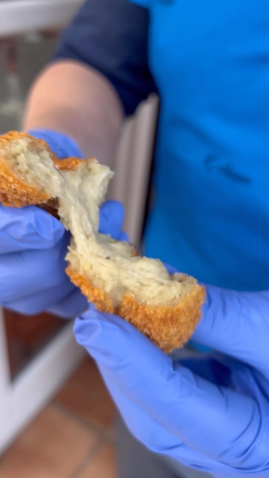¡ : ! Aprovechando la temporada utilizamos las ricas y sabrosas Carxofes del Prat combinado con queso Brie para conseguir una croqueta riquísima ¿Te vienes a probarla? #kchopoelprat #comidaasturiana #restauranteasturiano #elprat #elpratdellobregat #homemadefood #comidacasera #comidatradicional #asturias #morcilla #fabada #fabadaasturiana #cabrales #quesocabrales #croquetas #croquetascaseras #croqueta #panko #croquetasdecocido #carxofesdelprat #quesobrie