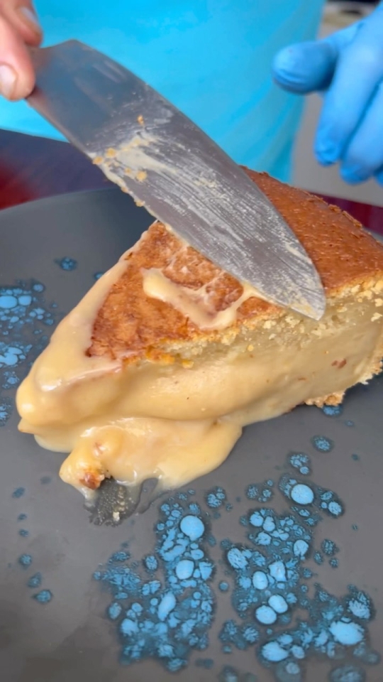 ¡ ! Nuestra tarta de queso especial del mes de abril elegida por vosotros no podía ser otra que la de Una textura perfecta, cremosa y con un sabor único y diferente #kchopoelprat #tartadequeso #tarta #cake #cheesecake #cheese #cheeselover #comidaasturiana #restauranteasturiano #elprat #elpratdellobregat #postres #postrescaseros #dessert #desserts #dessert #dessertporn #homemadefood #comidacasera #dinosaurus #dinosauruscake