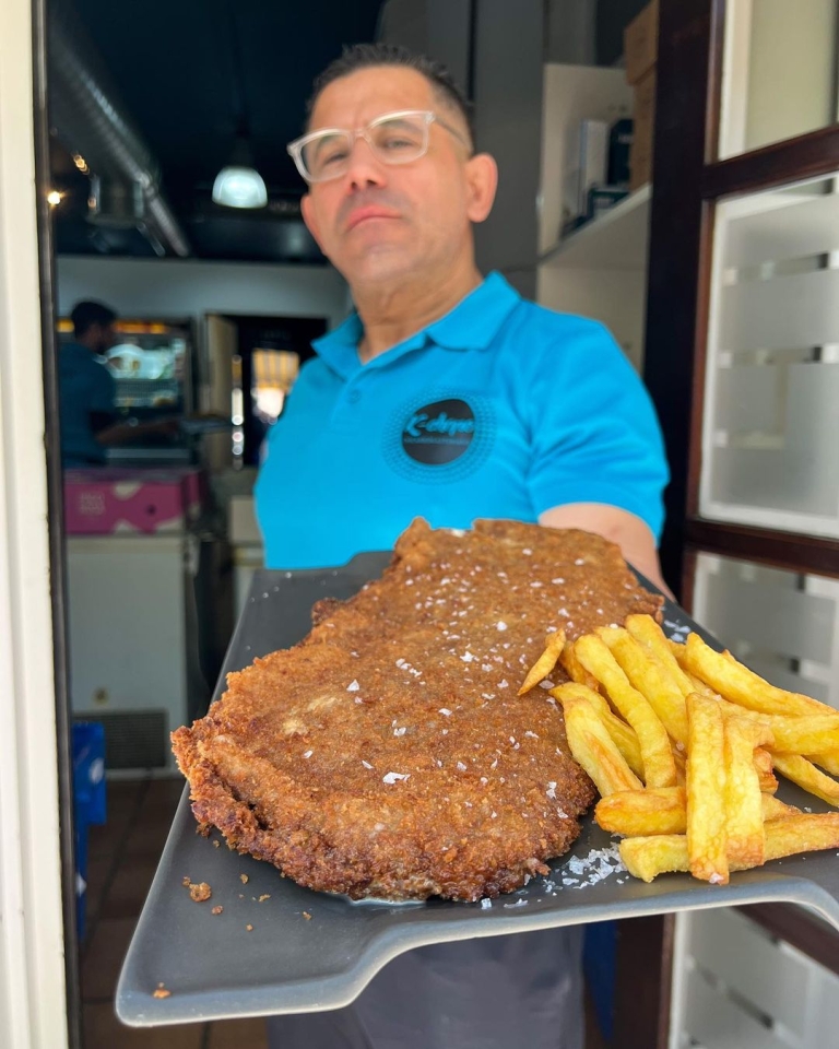 ¡Ú Ó! Si queréis que el MEJOR CACHOPO DE CATALUÑA se quede en carta esta publicación tiene que llegar a 1000 likes y 100 comentarios ¿Vamos a por ello? #kchopoelprat #cachopo #cachopoasturiano #comidasturiana #restauranteasturiano #picadillodechorizo #chorizo #chorizoespañol #chorizoasturiano #restaurantebarcelona #restaurantebcn #comidatradicional #comidatipica #elpratdellobregat #panko #foodporn #foodies #foodlovers #cheeselover #cheesyfood #foodblogger #pria #quesopria #afuegalpitu #choscodetineo #chosco