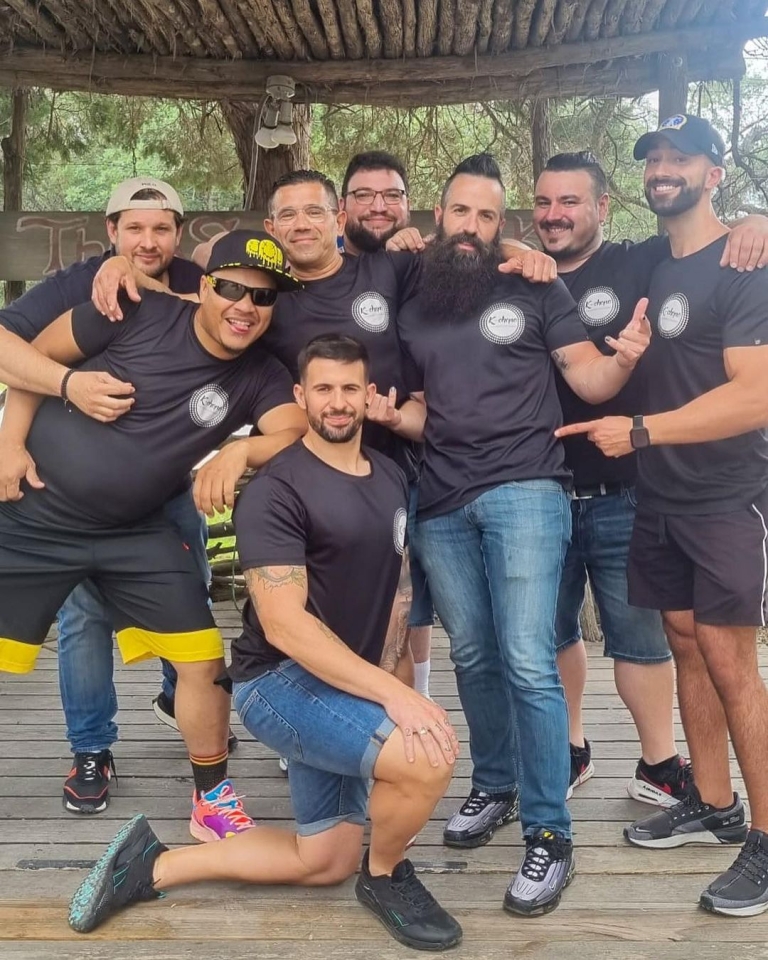 ¡ ! Otra gran aventura la que estamos viviendo con este equipazo único a tope de carne ahumada Y que bien lucen todos con las camisetas del Kchopo diseñadas para la ocasión Grandes @joeburgerchallenge @tanovillar @cocinadelpirata @eltarantinchiflado @kikepeme @dak_burger @pacorosapremium #kchopo #kchopoelprat #teamtexas #texas