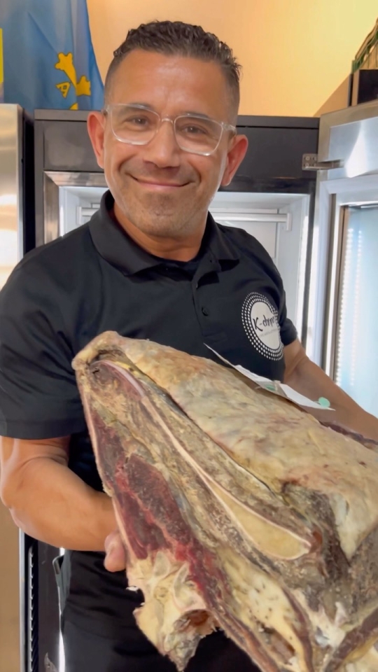 ¿Conoces nuestras carnes maduradas? Todo tipo de cortes para que disfrutes de la mejor carne #kchopoelprat #carnemadurada #dryagedbeef #elprat #elpratdellobregat #meatlover #meatlovers
