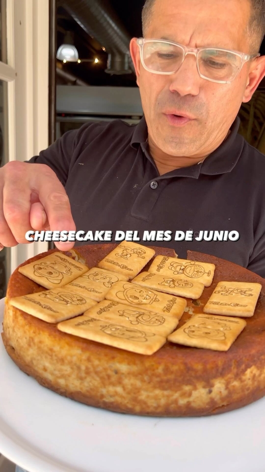 ¡ ! Nuestra cheesecake especial del mes de junio por petición popular fue de esta famosa galleta La verdad que ha salido algo súper cremoso y lleno de sabor #kchopoelprat #tartadequeso #tarta #cake #cheesecake #cheese #cheeselover #comidaasturiana #restauranteasturiano #elprat #elpratdellobregat #postres #postrescaseros #dessert #desserts #dessert #dessertporn #homemadefood #comidacasera #tostarica