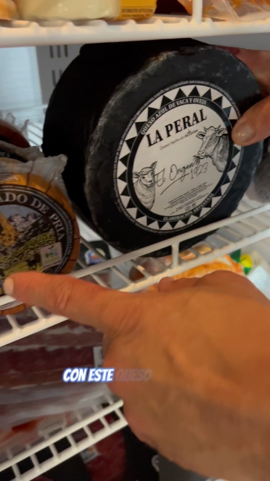 ¡ ! Ya disponemos de esta nevera donde tendremos a la venta los mejores productos de la tierra con los que elaboramos nuestros platos para adquirirlos cuando queráis ¿Con cuál os quedáis? #kchopo #kchopoelprat #elprat #elpratdellobregat #productosasturianos #comidaasturiana #restauranteasturiano