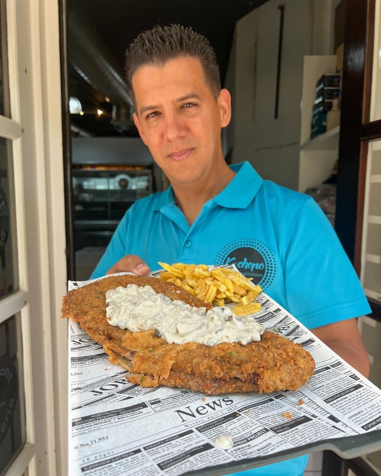 Él es @aniel.87 , y para mí es una pieza clave en nuestro proyecto Además, tiene el cachopo del mes al cual le queda muy poco para que podáis probarlo #kchopoelprat #cachopo #cachopoasturiano #comidasturiana #restauranteasturiano #picadillodechorizo #chorizo #chorizoespañol #chorizoasturiano #restaurantebarcelona #restaurantebcn #comidatradicional #comidatipica #elpratdellobregat #panko #foodporn #foodies #foodlovers #cheeselover #cheesyfood #foodblogger
