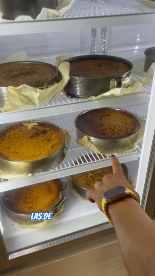 ¡ ! Ante la gran demanda que tenemos de nuestras tartas de queso incorporamos una nueva nevera para tener siempre en stock y que podáis disfrutarla en casa sin ningún problema ¿Cuál te vas a pedir? #kchopoelprat #tartadequeso #tarta #cake #cheesecake #cheese #cheeselover #comidaasturiana #restauranteasturiano #elprat #elpratdellobregat #postres #postrescaseros #dessert #desserts #dessert #dessertporn #homemadefood #comidacasera #donettes