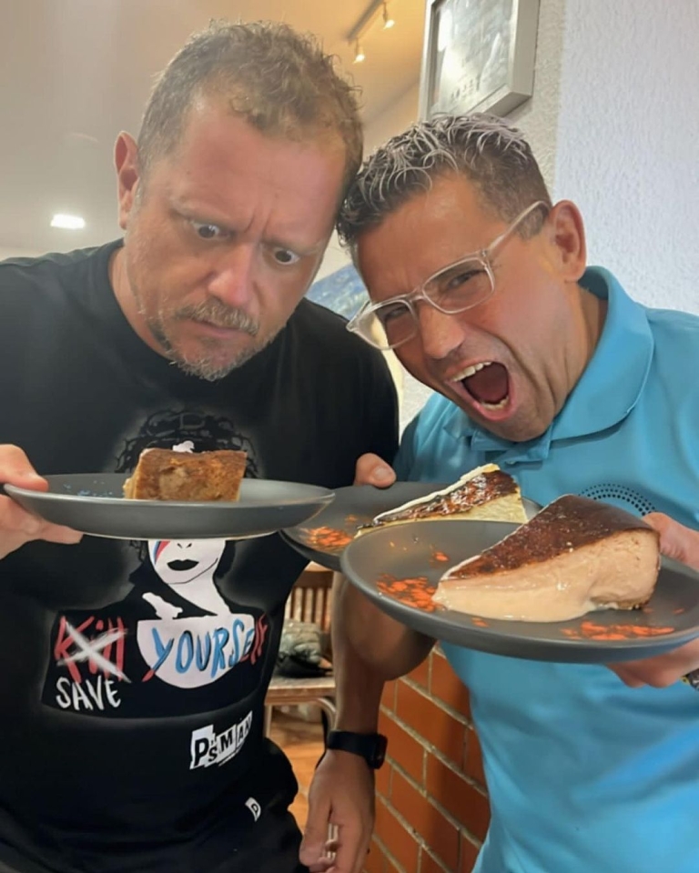 ¿A quién volvemos a tener por aquí? Nuestro querido amigo @elmonaguillo ya se ha declarado fan de nuestras tartas de queso ¿Tu ya las has probado? #Kchopo #kchopoelprat #elmonaguillo #tartasdequeso #tartadequeso #cheesecake #cheesecakebarcelona #elprat #elpratdellobregat